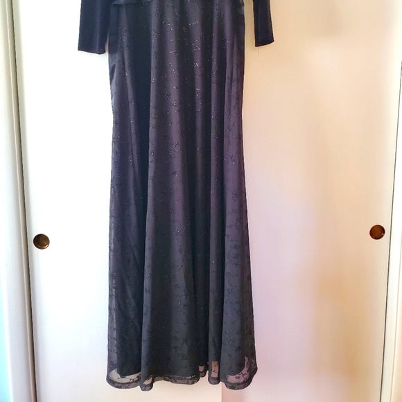 Formal night gown - Picture 4 of 8